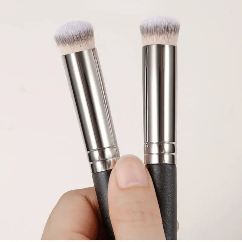 Versatile Oval Brush with Premium Horse Hair Bristles: High-Quality Kabuki for Flawless Foundation, Concealer Blending, and Nose Contour Sculpting, Ideal for Liquid and Mineral Powder Makeup