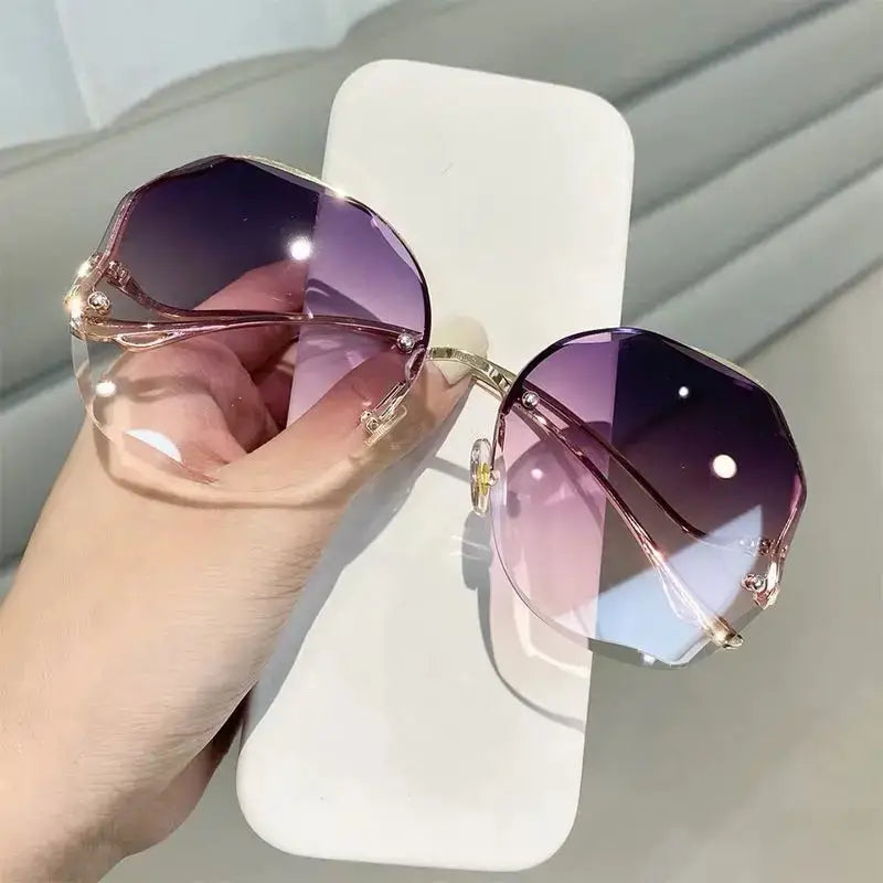 Stylish and Safe: Women's Rimless Cut Edge Sunglasses with UV Protection and Ocean Gradient Tea Pink Tint!