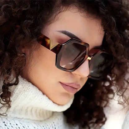 Geometric Frame Fashion Sunglasses For Women Men Gradient Lens Retro Glasses Letter Decor Temple Eyewear