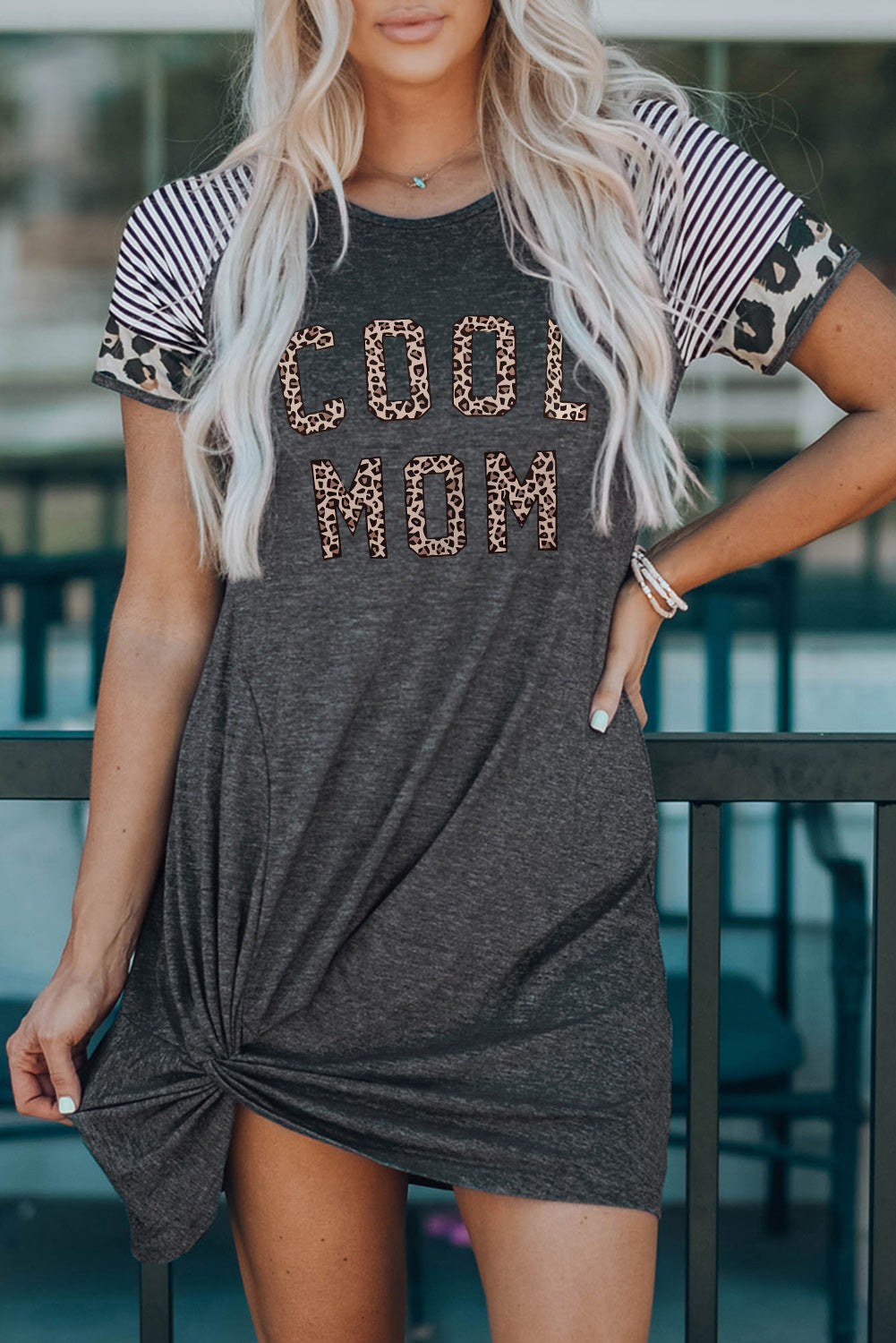 COOL MOM - Robe torsadée graphique