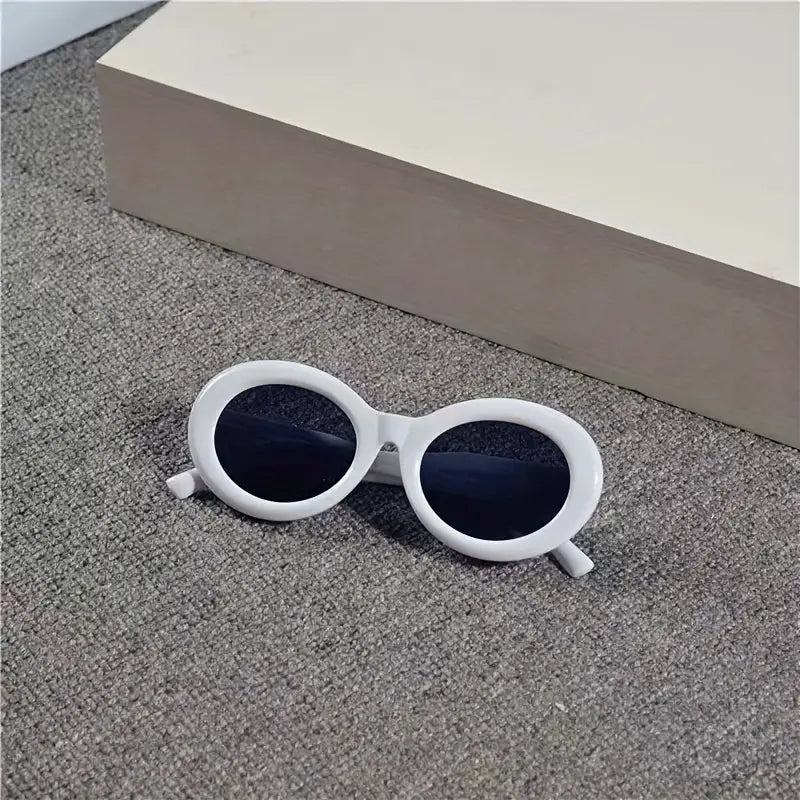 White Retro Small Sunglasses For Men And Women Cute Fashion Sunglasses Retro Oversized Square Corner Sunglasses Half Cat's Eye Butterfly Big Thick Bold Frame Unisex Matching Glasses Case , ideal choice for gifts