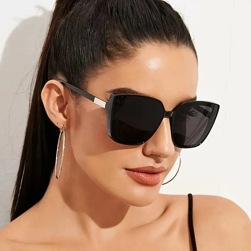 Fashionable Oversized Square Cat Eye Sunglasses for Women, Lightweight Plastic Frame, Gradient Lenses, Perfect for Hiking and Outdoor Activities