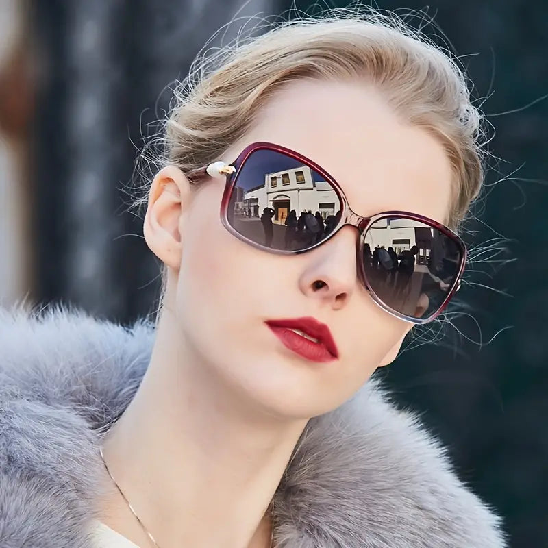 Stylish Retro Sunglasses with Pearl Decor and UV Protection for Women