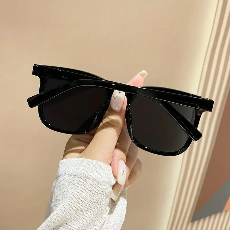 Chic Unisex Square Sunglasses: Perfect for Beach, Driving, Travel & Hiking - Anti-Reflective Lens, Durable Plastic Frame, Stylish Summer Accessory