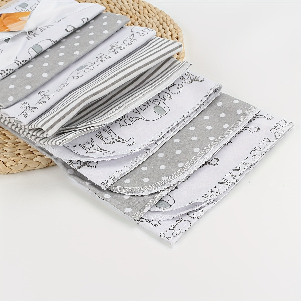 4pcs Soft Cotton Baby Blankets - Adorable Cartoon Prints for 0-1 Year Olds!