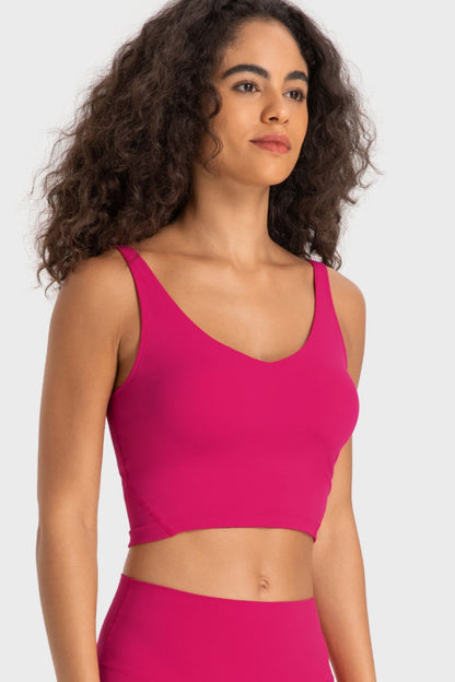 Soutien-gorge de sport court à col en V profond