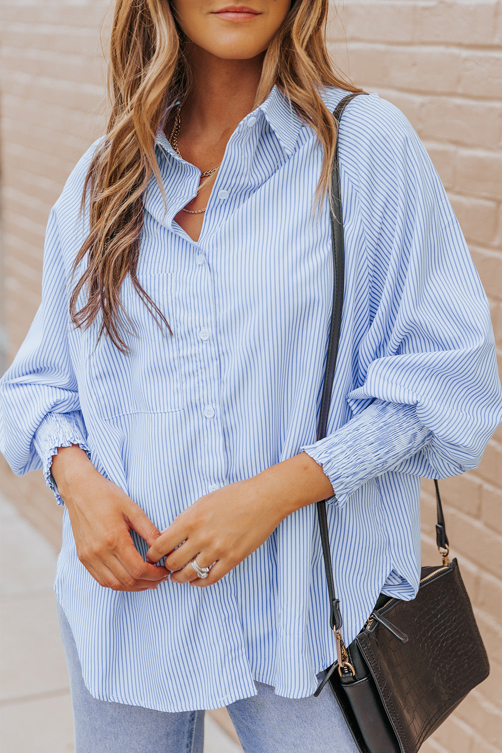 Camisa con cuello y mangas farol a rayas