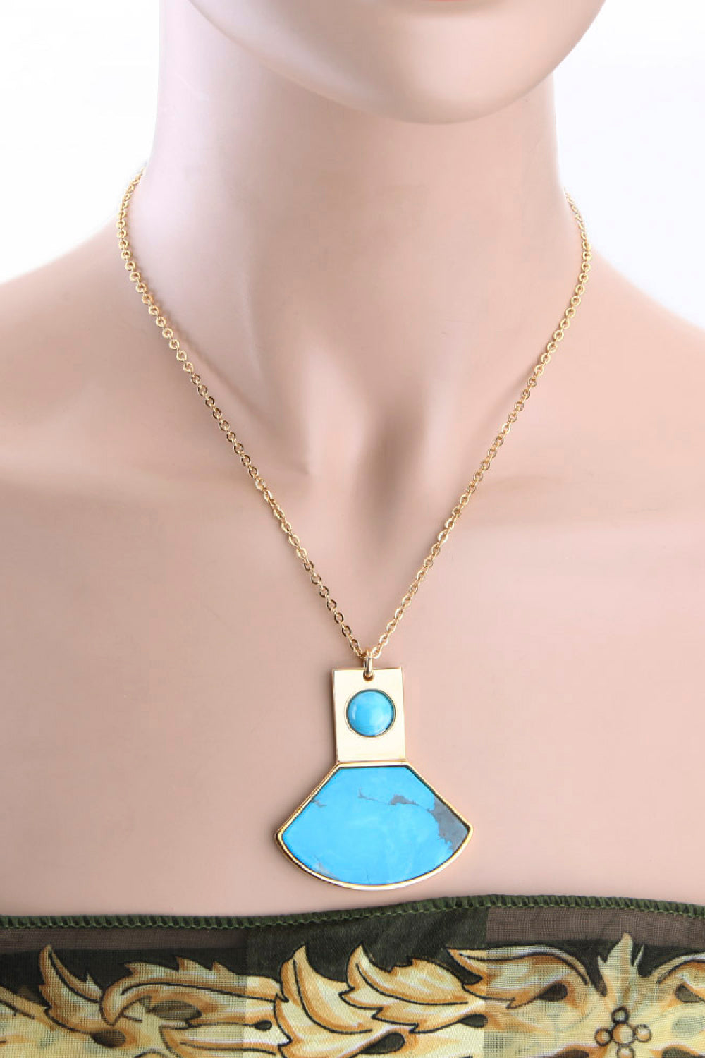 Collier pendentif turquoise plaqué or 18 carats