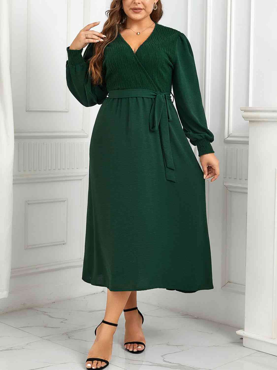 Robe Mi-Longue à Manches Longues et Col Surplis à la Taille de Grande Taille