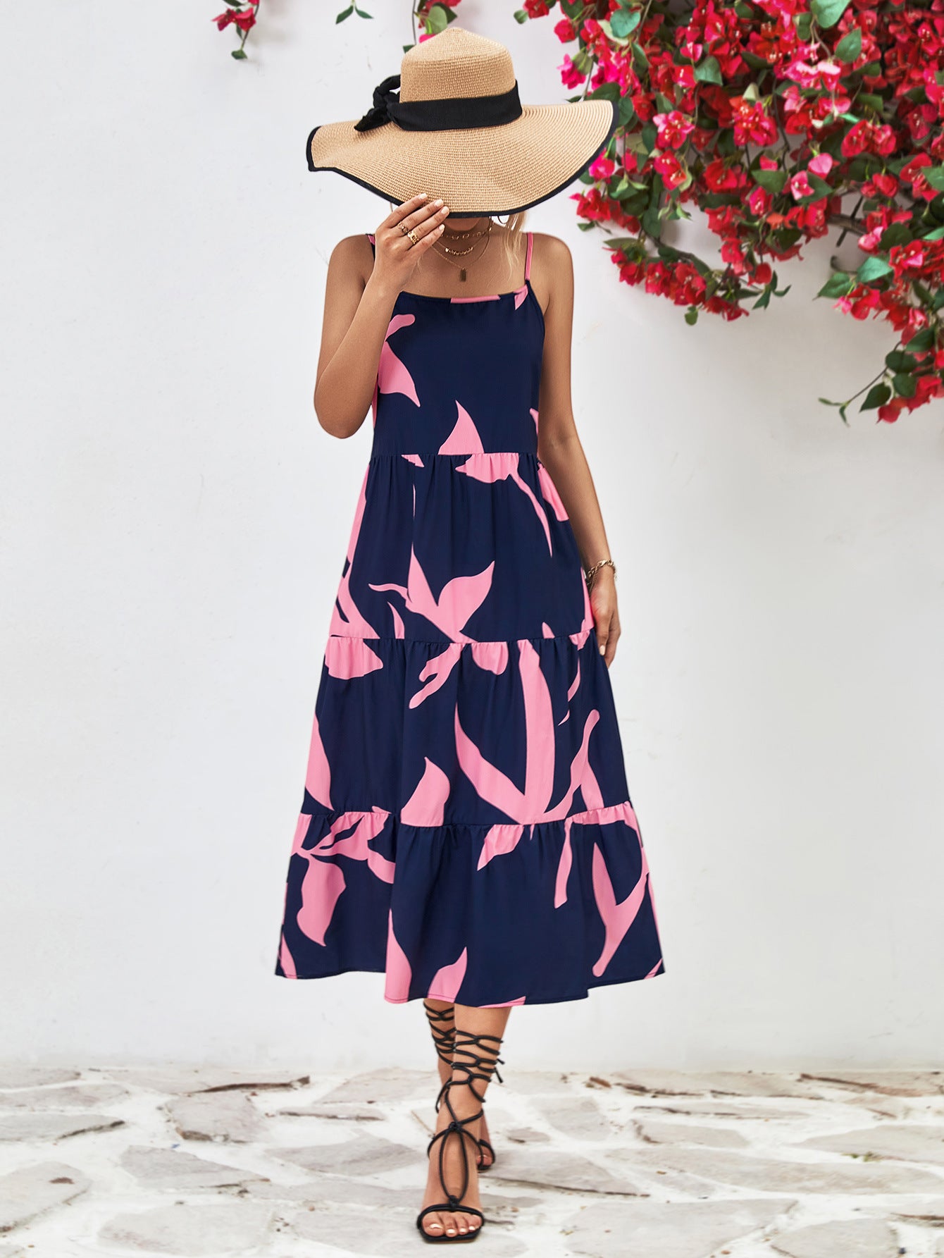 Robe midi imprimée à volants et bretelles fines