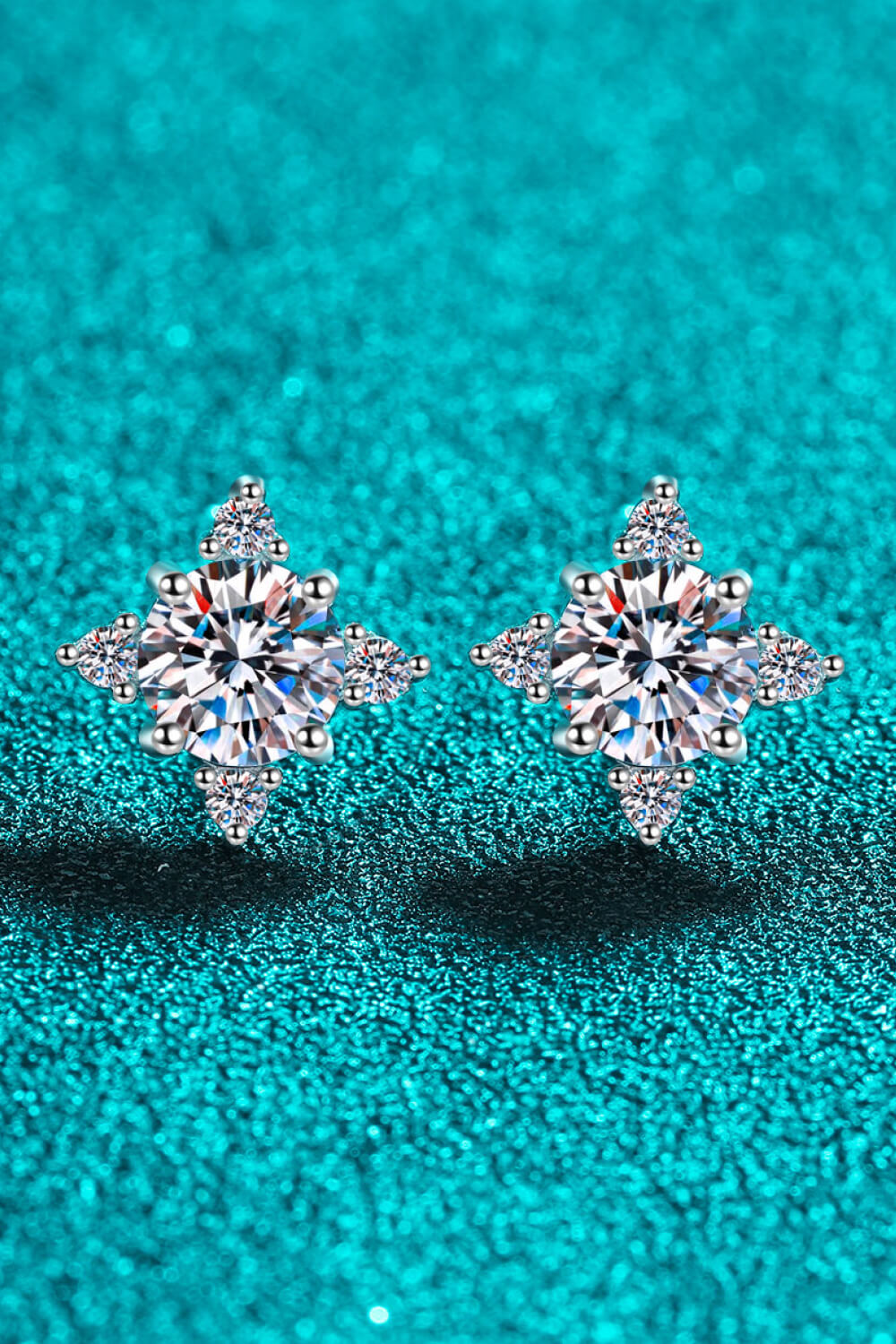 Boucles d'oreilles à tige en moissanite trèfle à quatre feuilles 2 carats