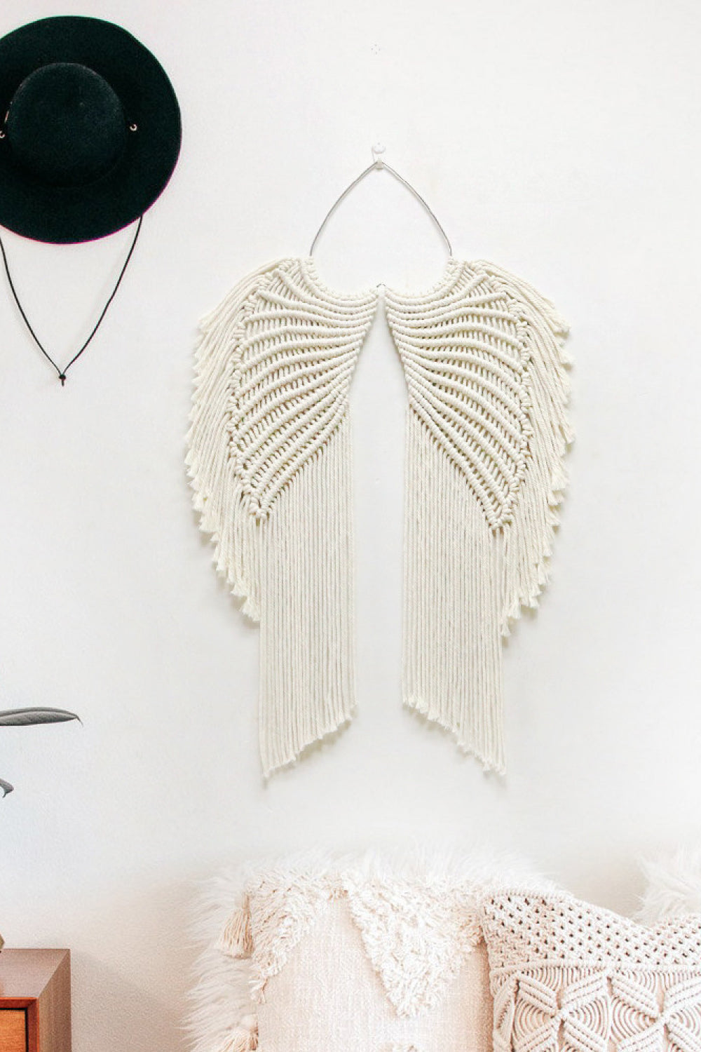 Colgante de pared con alas de ángel en macramé