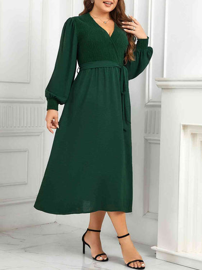 Robe Mi-Longue à Manches Longues et Col Surplis à la Taille de Grande Taille