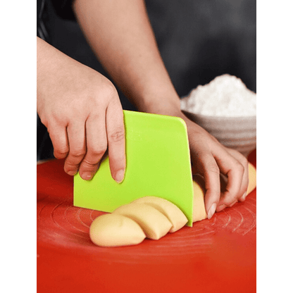 1pc Plastic Cake Cream Spatula: The Perfect Baking Tool for Smoothly Scooping Cake, Dough, and Butter!