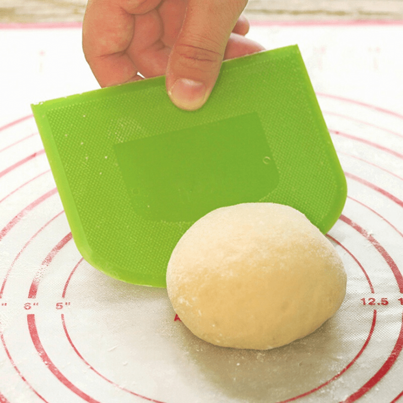 1pc Plastic Cake Cream Spatula: The Perfect Baking Tool for Smoothly Scooping Cake, Dough, and Butter!