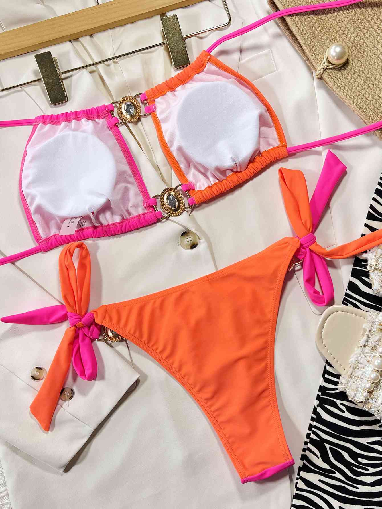 Ensemble de bikini noué à blocs de couleurs et col licou