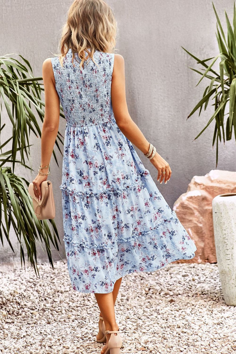 Robe midi smockée sans manches à volants