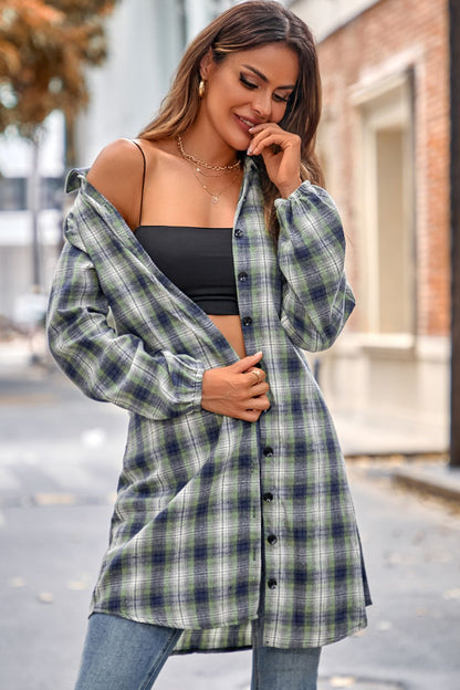 Robe chemise courte à carreaux nouée sur le devant