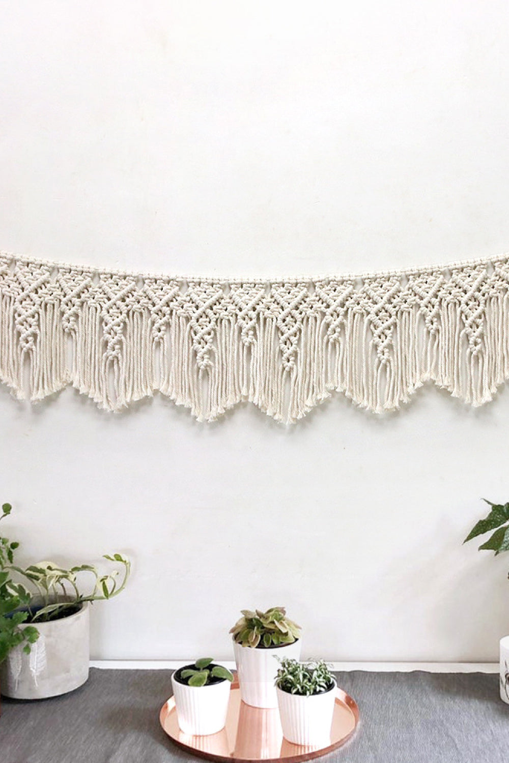 Decoración colgante de pared con flecos de macramé