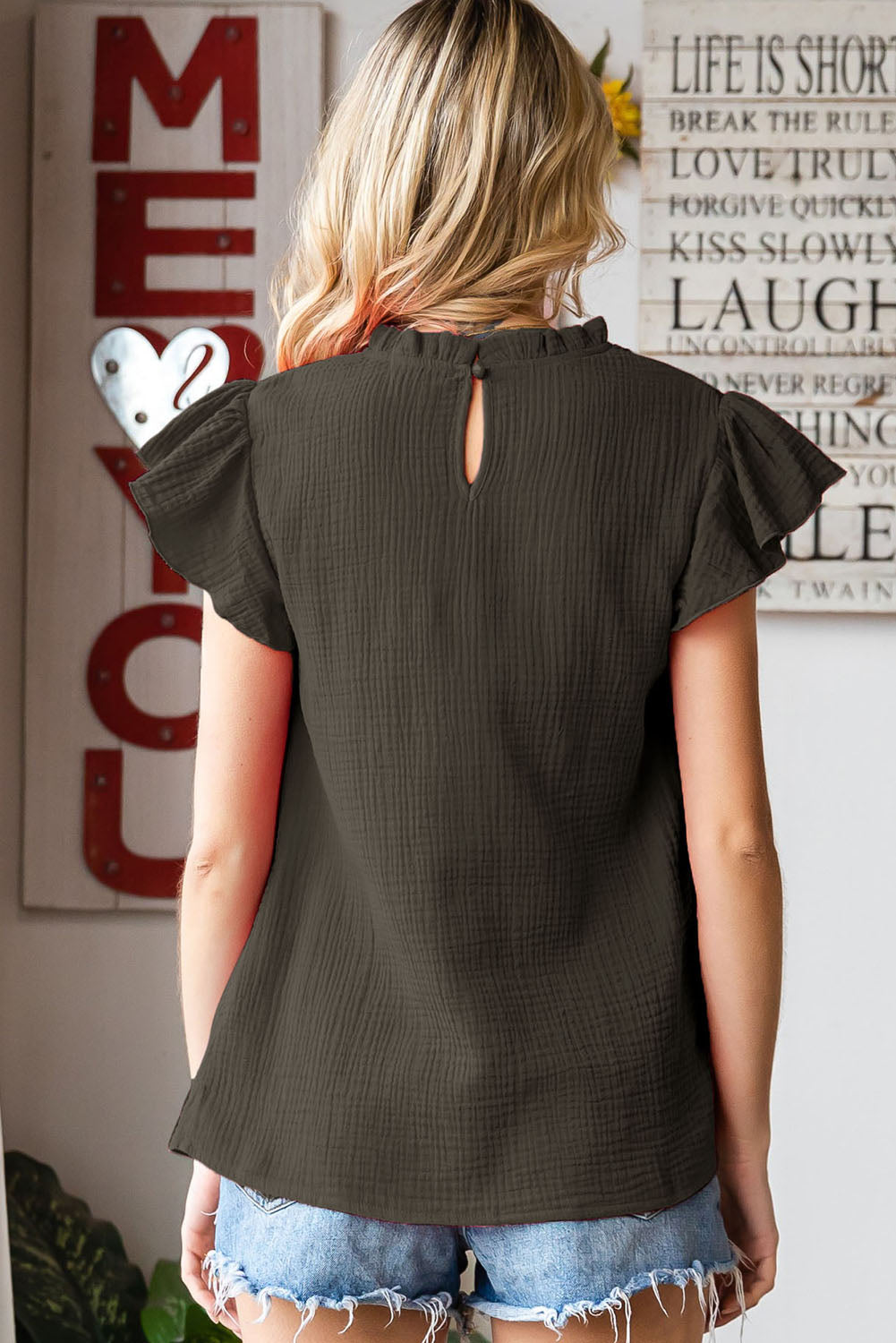 Blusa texturizada con mangas de mariposa