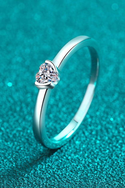 Bague solitaire moissanite en forme de cœur