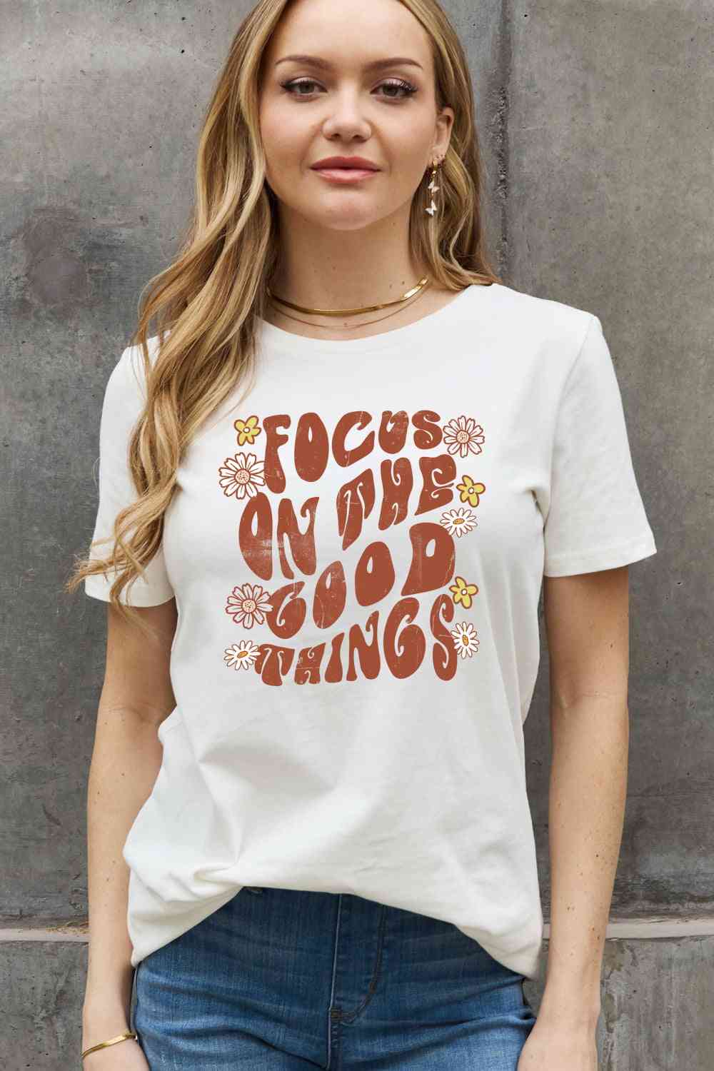 Simply Love Pleine Taille FOCUS SUR LES BONNES CHOSES T-shirt en coton graphique