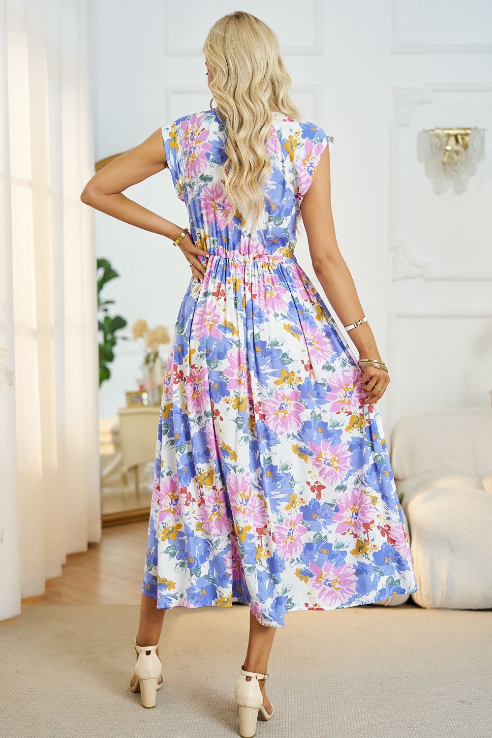 Robe midi trapèze fleurie à col en V