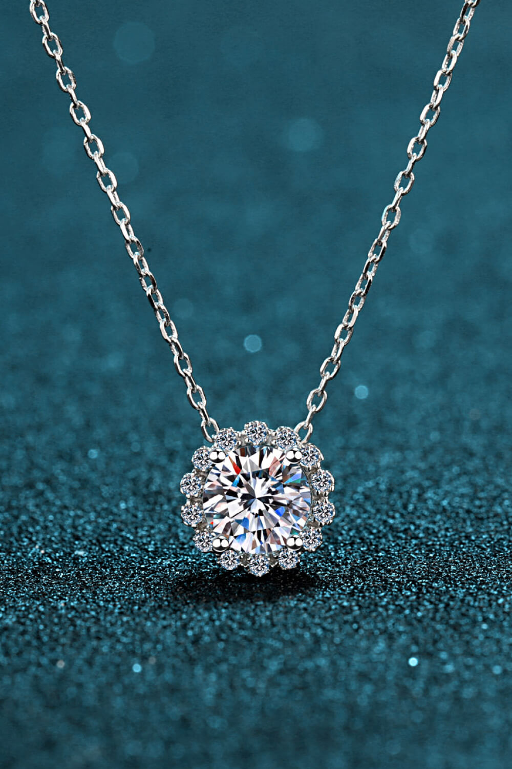 Collier pendentif moissanite en forme de fleur