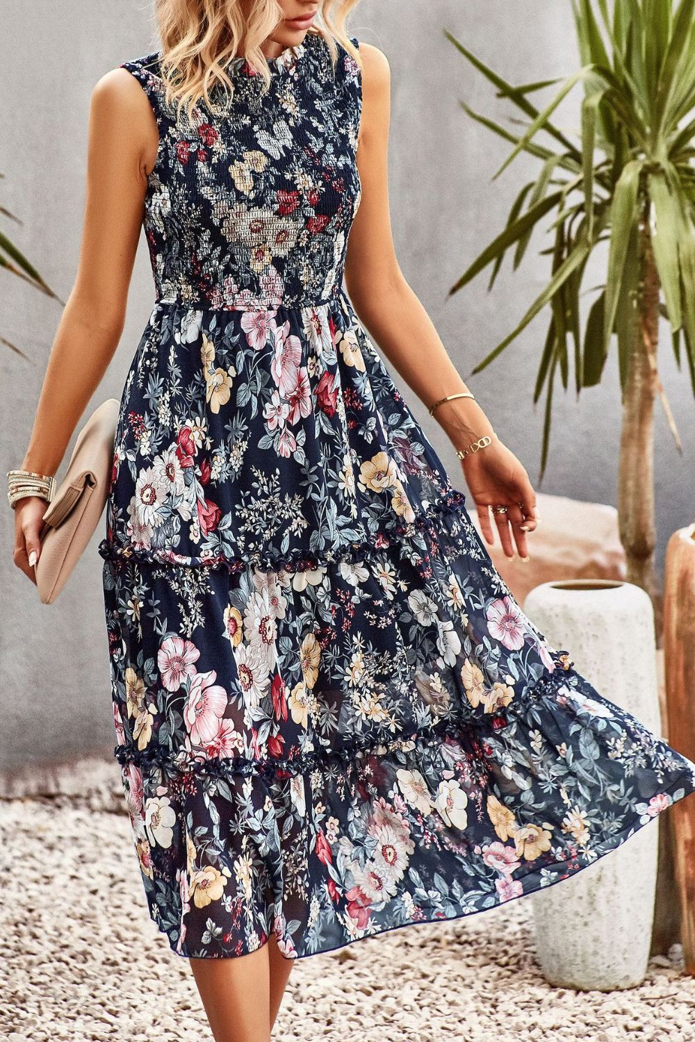 Robe midi smockée sans manches à volants