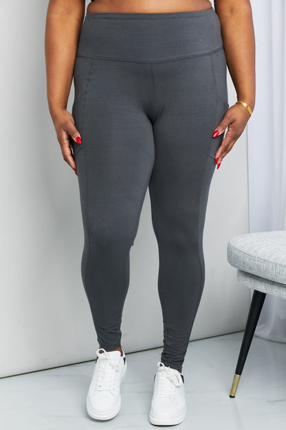 Zenana Legging prêt à rouler avec taille large et poche en gris cendré