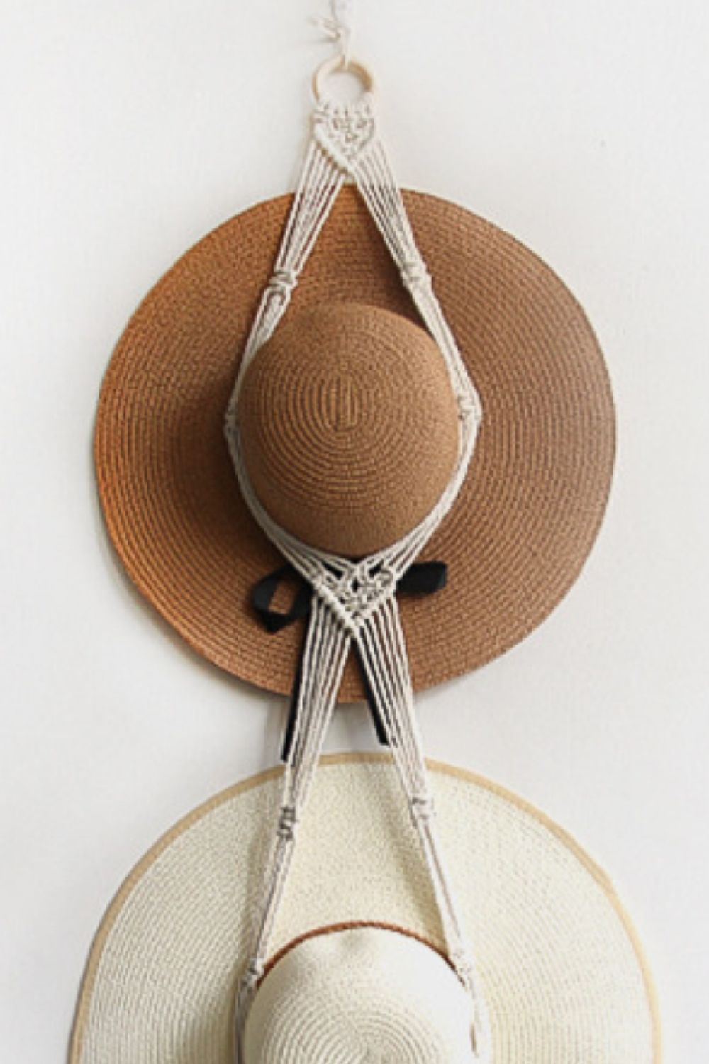 Cintre double chapeau en macramé