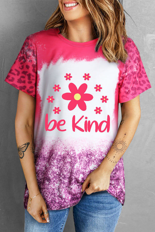 BE KIND Camiseta con estampado de flores y leopardo