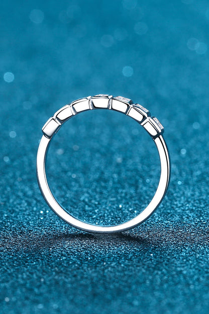 Bague demi-éternité plaquée rhodium moissanite