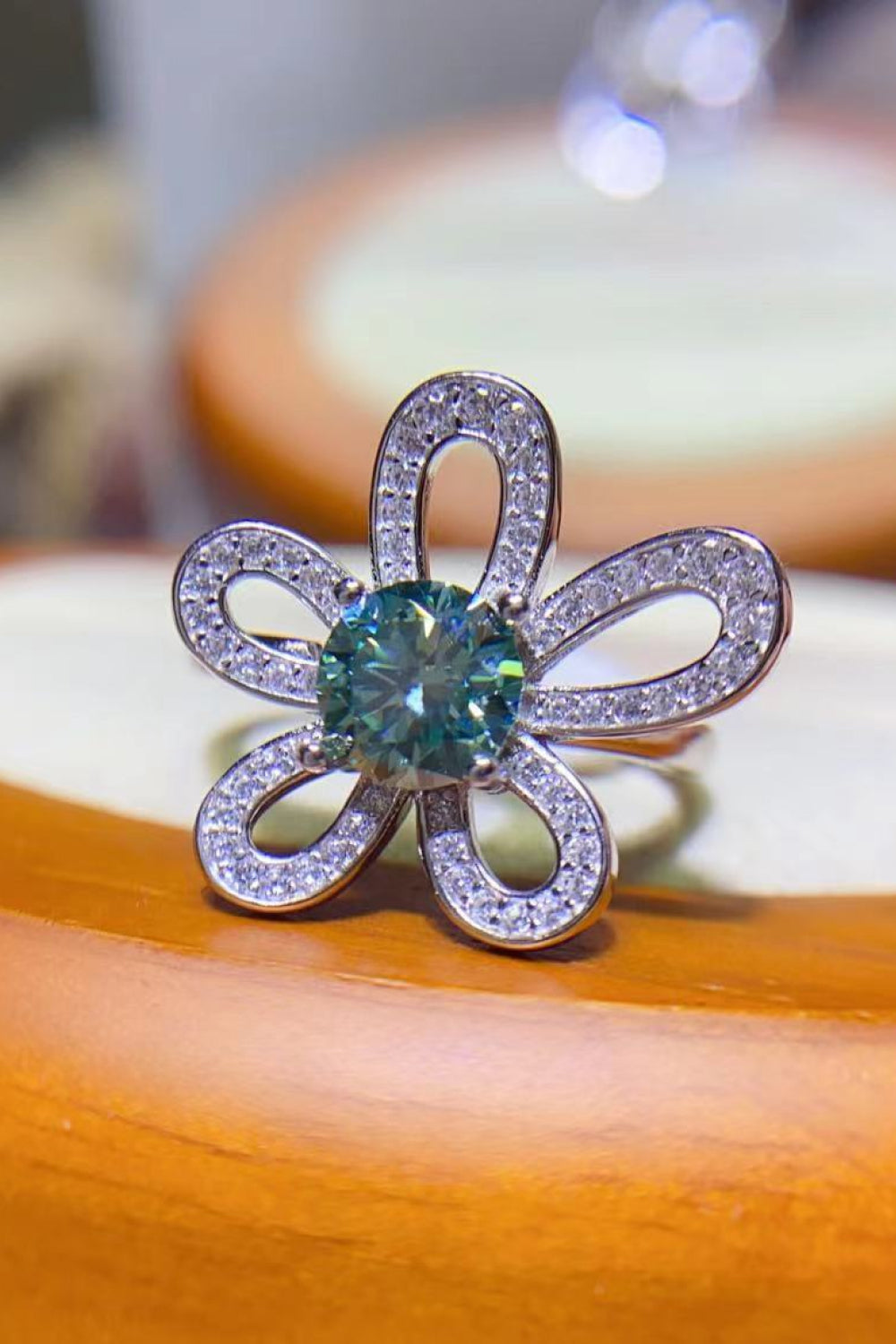 Bague ouverte en forme de fleur de moissanite de 1 carat