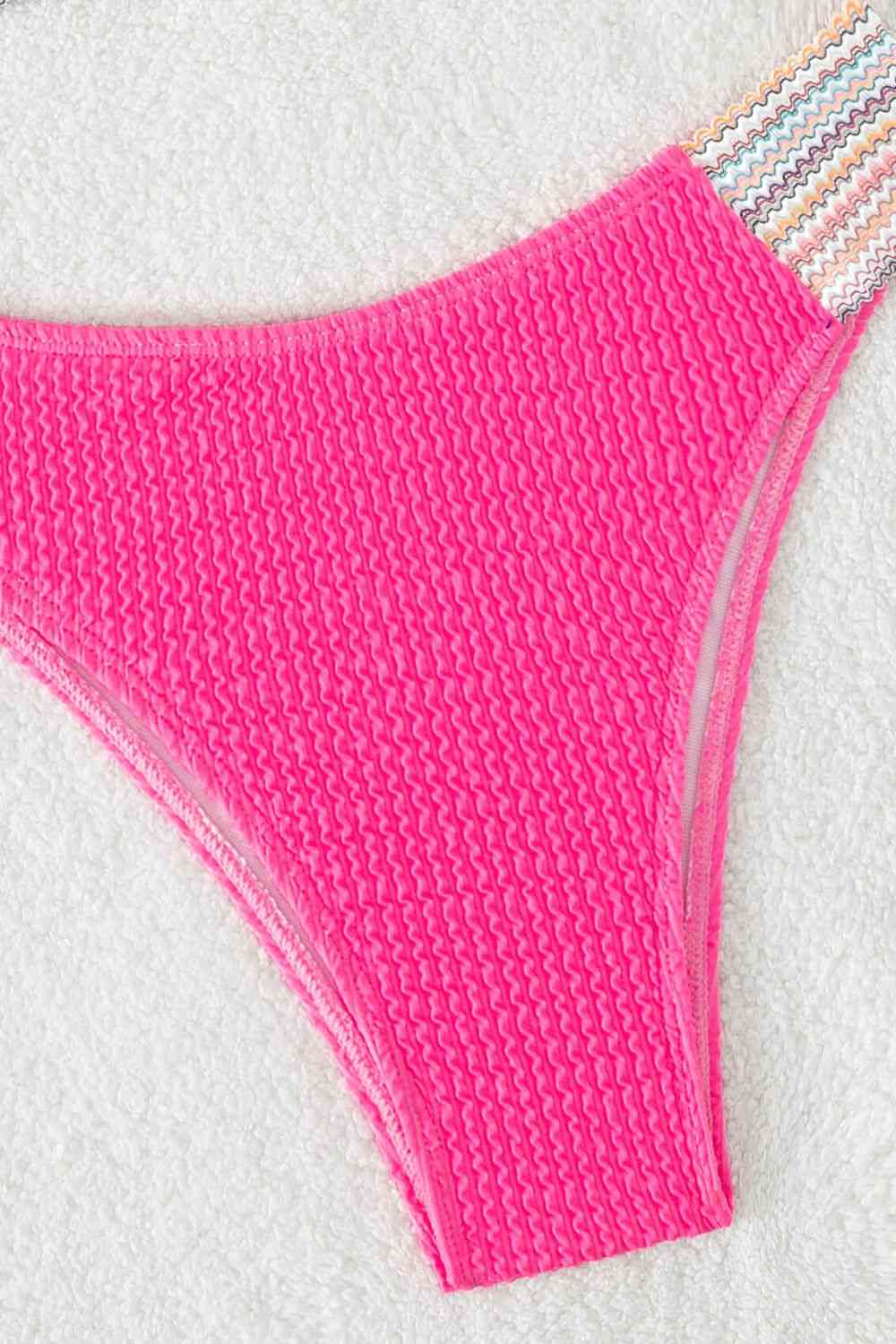 Ensemble de maillot de bain échancré à texture contrastée