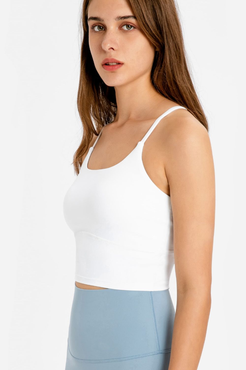 Cami deportivo con espalda cruzada y cuello redondo