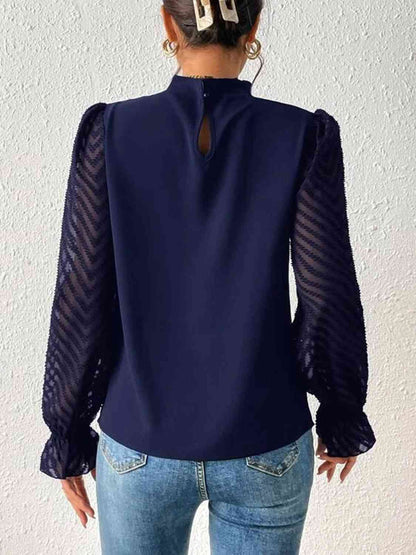 Blouse à manches volantées et col montant