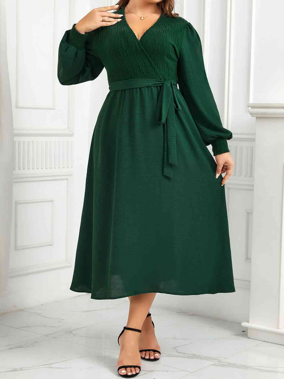 Robe Mi-Longue à Manches Longues et Col Surplis à la Taille de Grande Taille