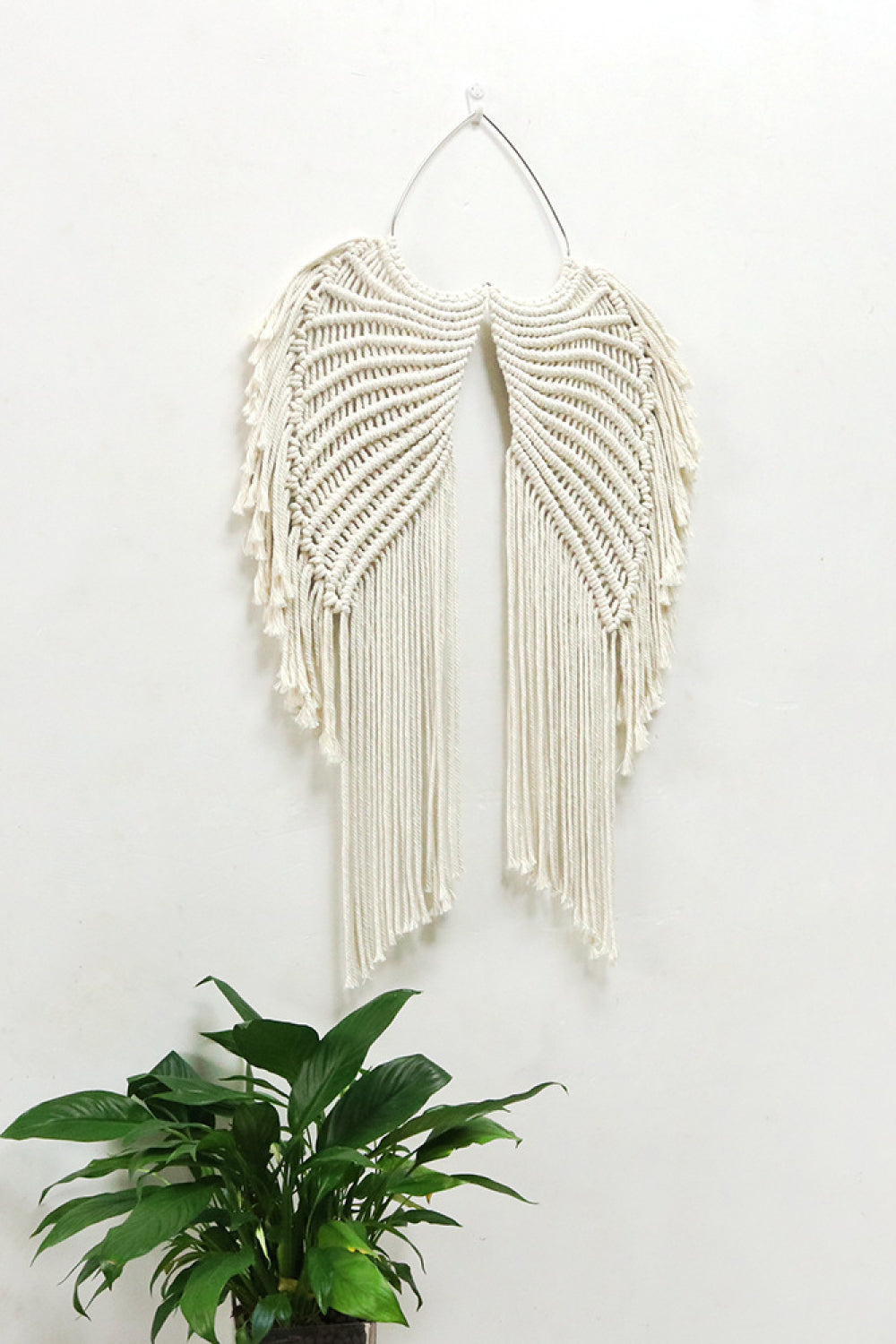 Colgante de pared con alas de ángel en macramé