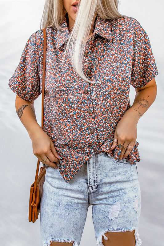 Chemise boutonnée à manches courtes et petites fleurs