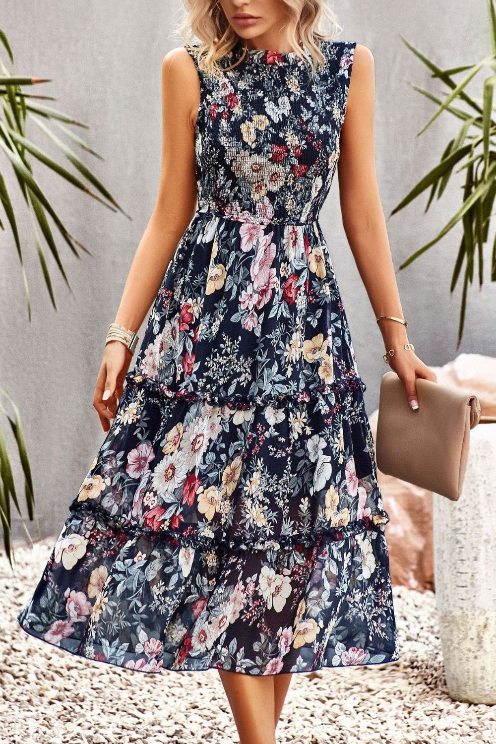 Robe midi smockée sans manches à volants