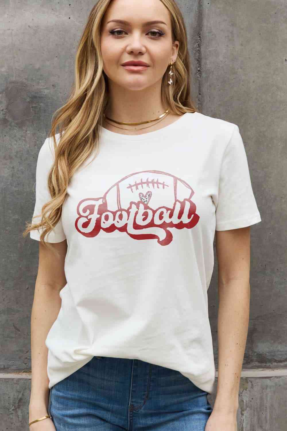 T-shirt en coton graphique Simply Love FOOTBALL pleine taille