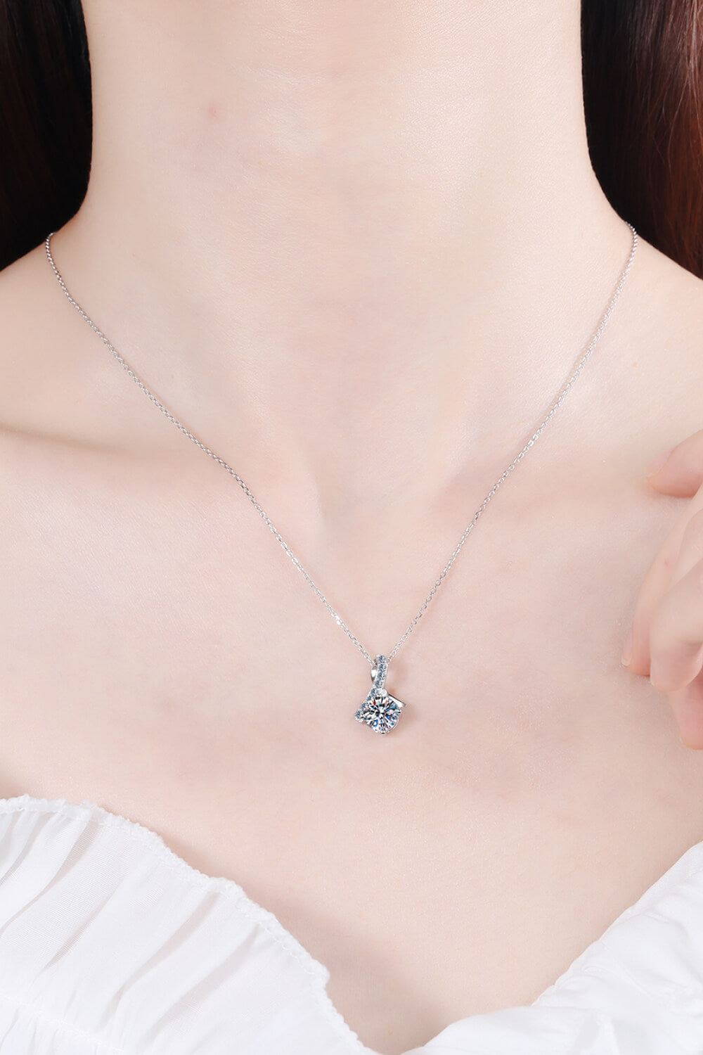 Collier pendentif moissanite unique et chic