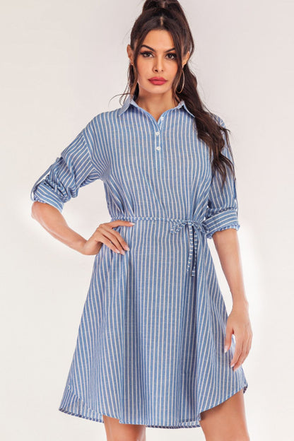 Robe chemise rayée à manches quart de bouton et à patte roulée, pleine taille