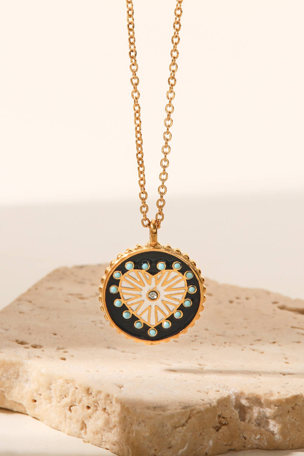 Collier à pendentif rond en forme de cœur