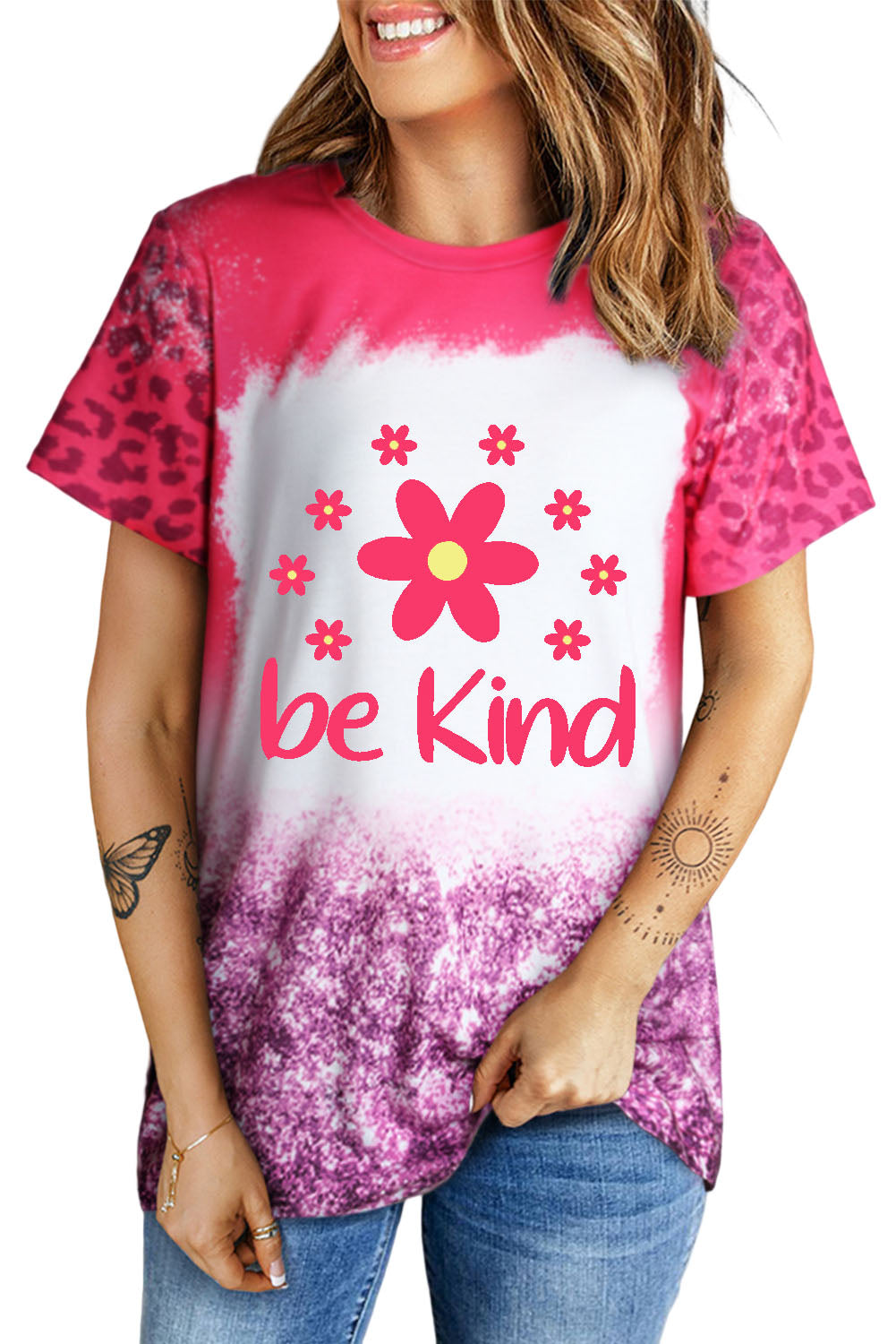 BE KIND Camiseta con estampado de flores y leopardo