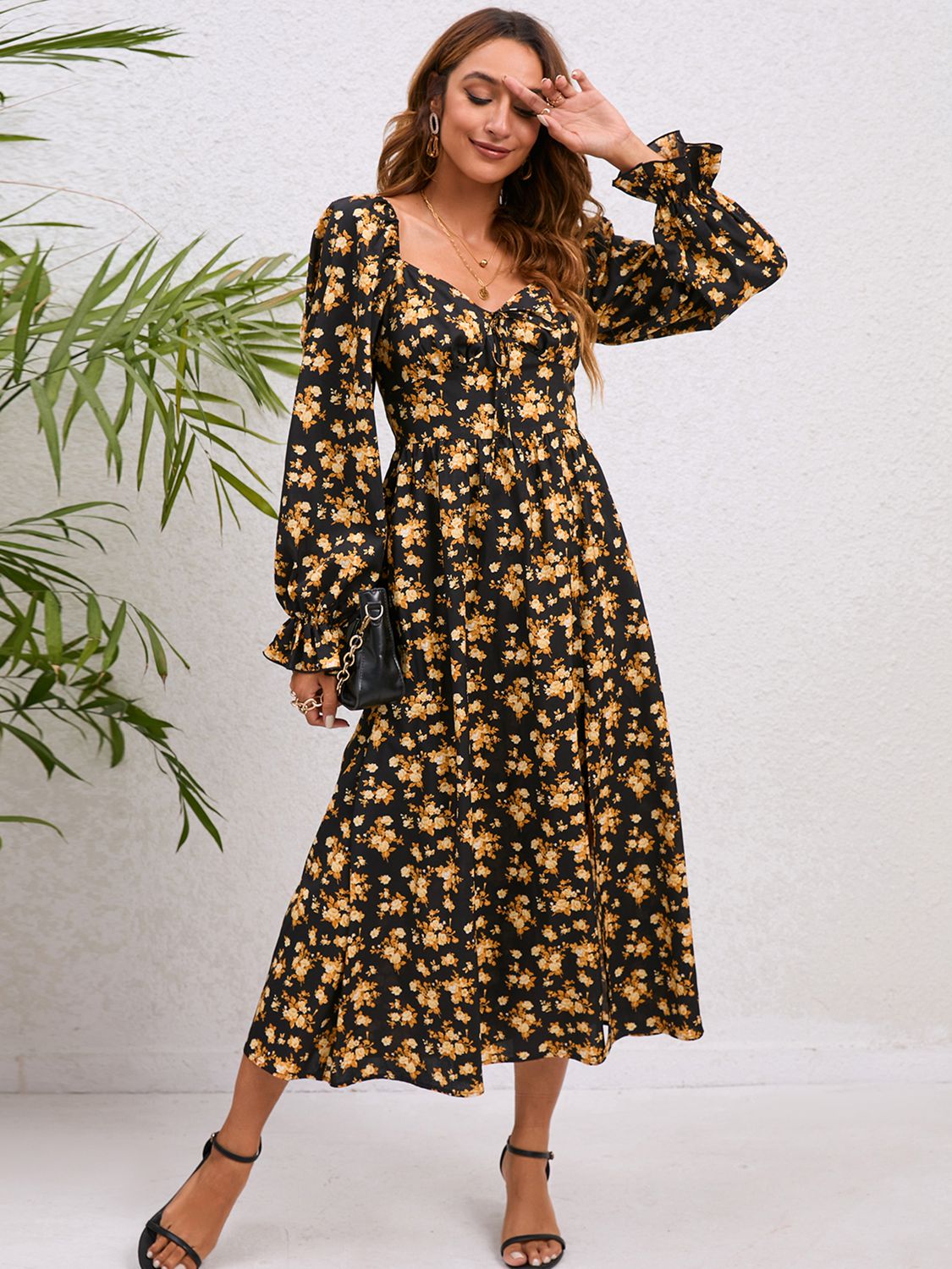 Robe midi fendue à manches volantées