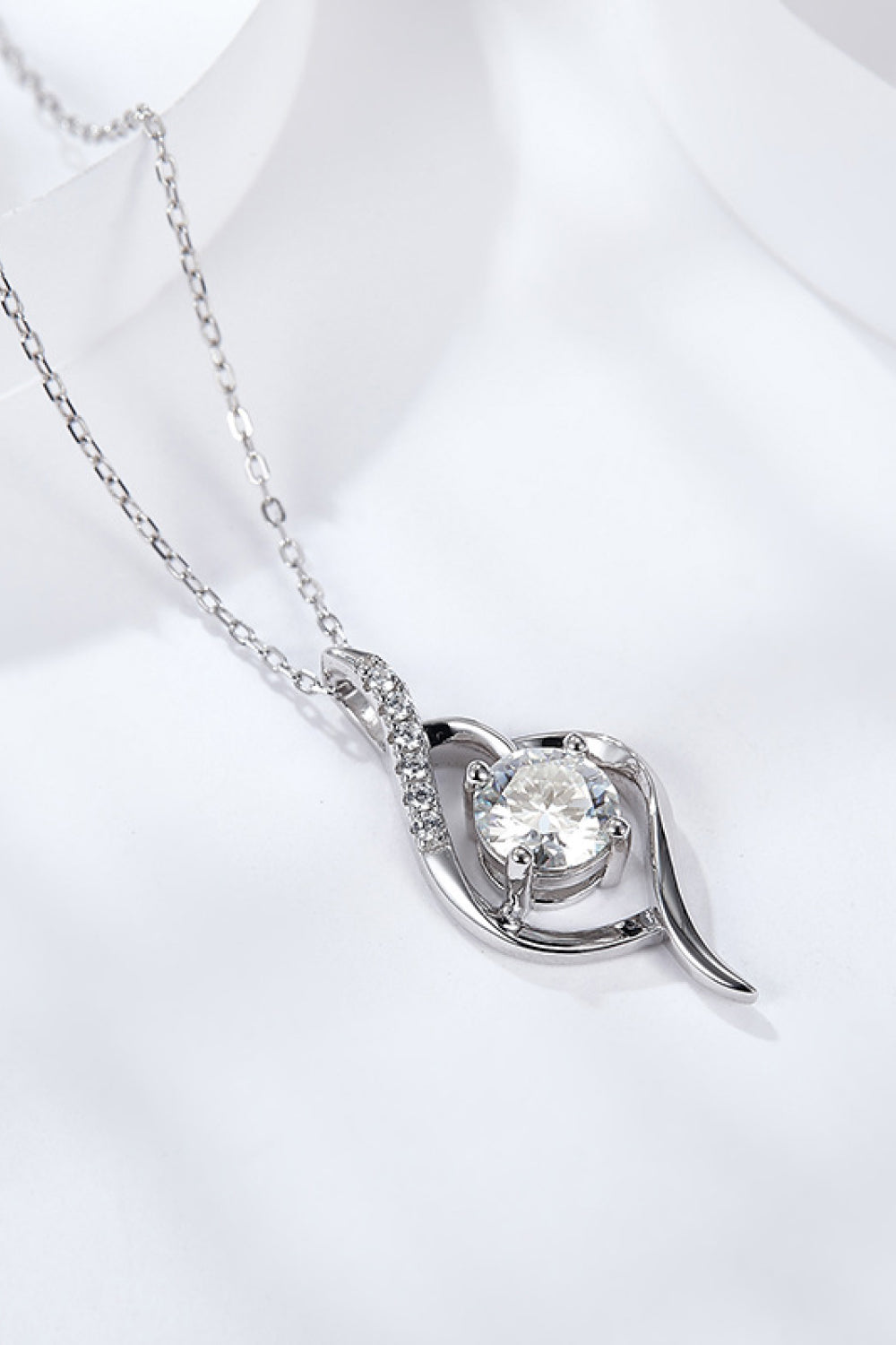 Collier pendentif moissanite 1 carat plaqué platine