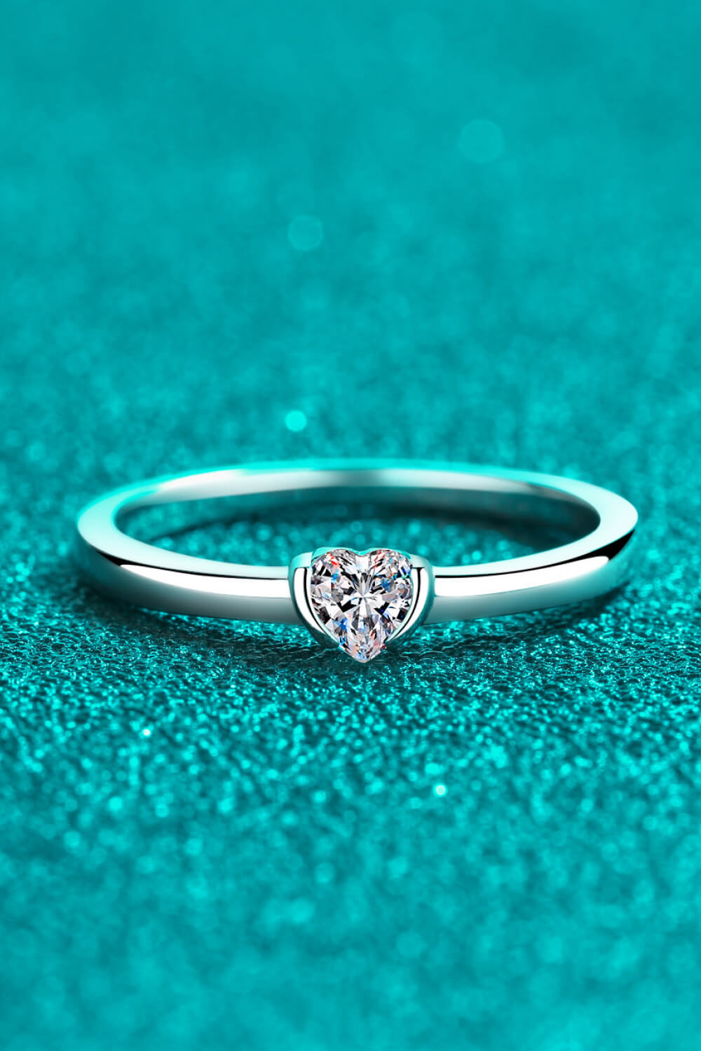 Bague solitaire moissanite en forme de cœur