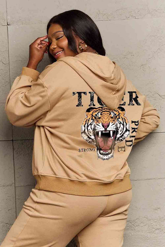 Sweat à capuche graphique Simply Love TIGER STRONG PRIDE pleine grandeur